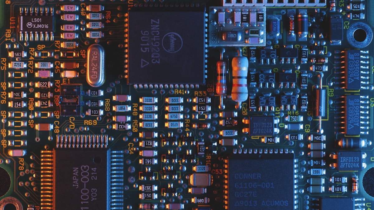 Η Ελλάδα γίνεται κόμβος data centers: επενδύσεις 50 δισ., υποθαλάσσια καλώδια και η μάχη για το ρεύμα