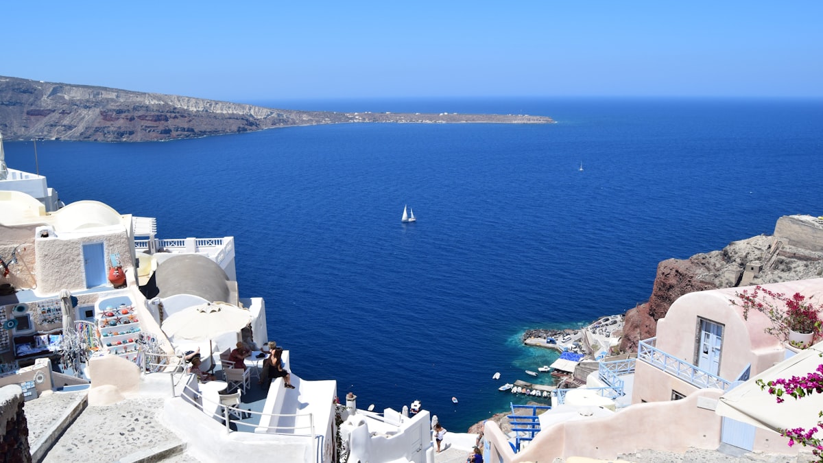 Η τεχνητή νοημοσύνη ξεναγός: πώς η Ελλάδα ψηφιοποιεί τη μεγαλύτερη βιομηχανία της